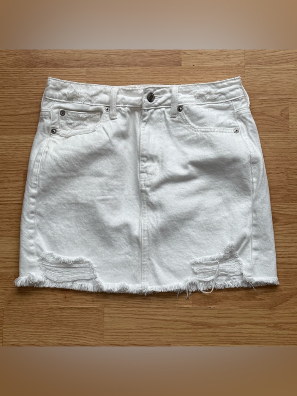 American Eagle Highest Rise Mini Skirt White Distressed Denim Raw Hem Size 6